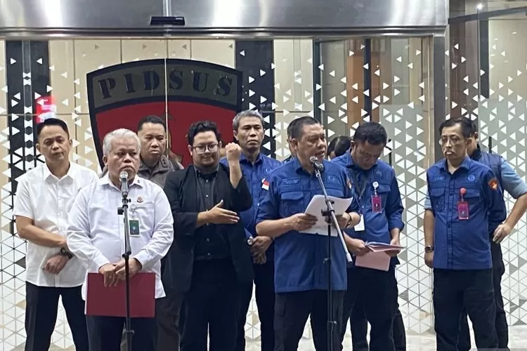 Riza Chalid dicekal Kejagung terkait kasus korupsi minyak Pertamina senilai Rp285 triliun, diduga kabur ke Singapura. (HukamaNews.com / Antara)