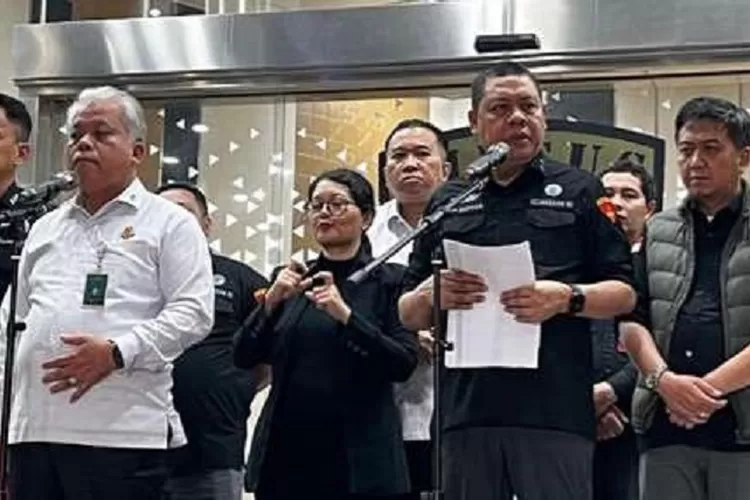 Kasus korupsi Chromebook menyeret mantan staf Nadiem, satu buron. Pemeriksaan Nadiem dalami kaitan proyek dengan investasi Google. (HukamaNews.com / Kejagung)