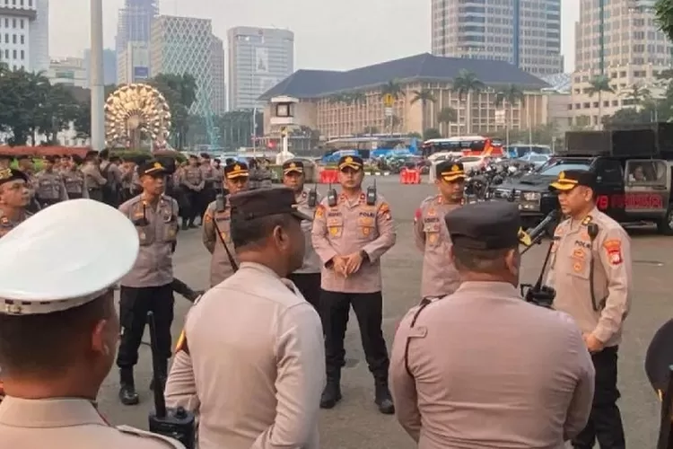 Ribuan ojol turun ke Monas, Polres siapkan pengamanan besar. Tuntut potongan aplikator maksimal 10 persen. (HukamaNews.com / Humas Polres Jakpus-aa.)