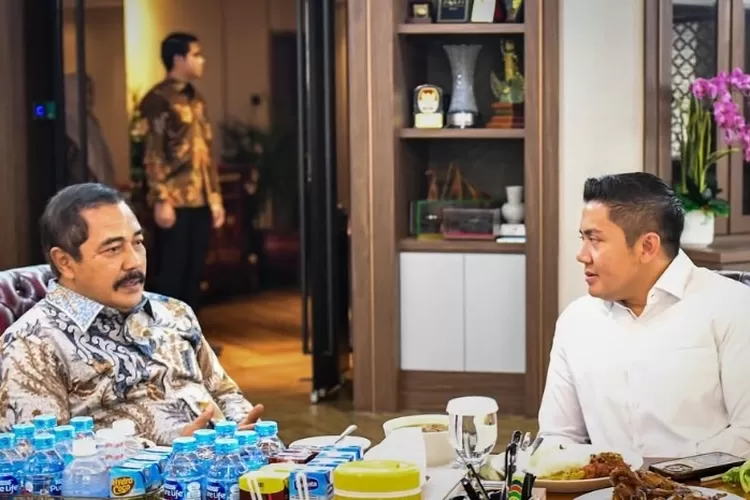 Kolaborasi Seskab Teddy dan Menteri Imipas dorong 65 ribu pegawai wujudkan layanan imigrasi cepat mudah dan terpercaya. (HukamaNews.com / Sekretariat Negara)