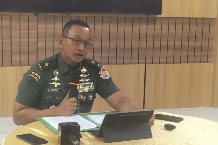 Brigjen TNI Wahyu Yudhayana di Mabes AD jelaskan proses hukum kasus Prada Lucky. (HukamaNews.com / Antara)