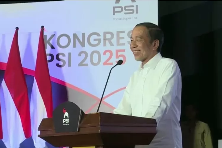 Momen Joko Widodo (Jokowi) saat mengisi sambutan di Kongres PSI 2025 di Solo pada Sabtu, 19 Juli 2025.  (HukamaNews.com / Tangkapan layar&nbsp;YouTube&nbsp;PSI)