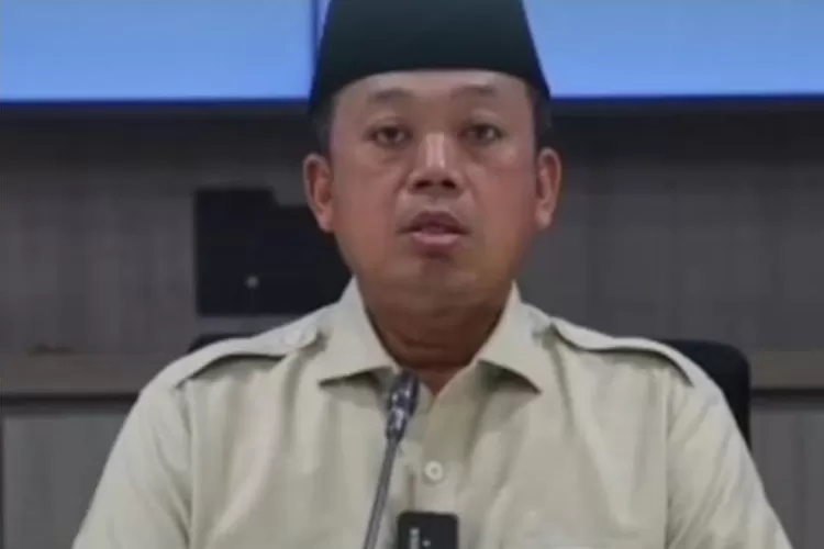 Menteri ATR/BPN Nusron Wahid saat konferensi pers klarifikasi isu kepemilikan tanah. (HukamaNews.com / Instagram @kementerian.atrbpn)