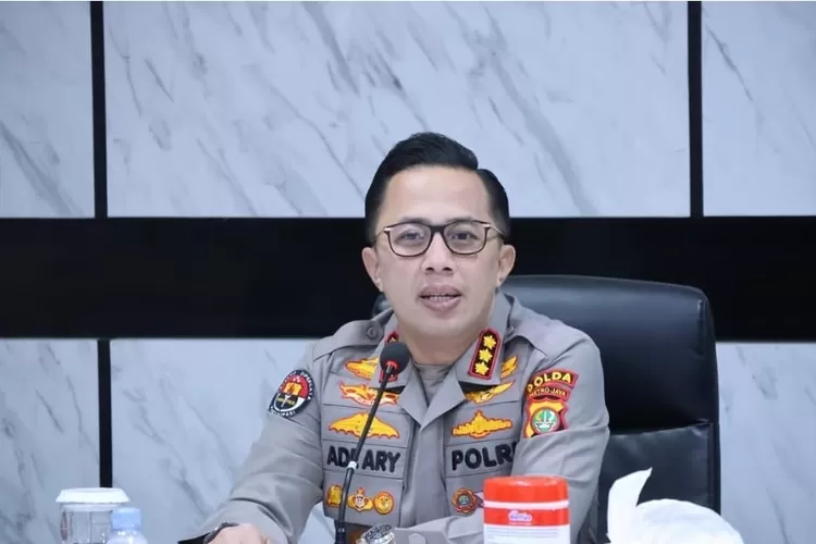 Kabid Humas Polda Metro Jaya, Kombes Pol Ade Ary Syam, buka suara soal penundaan pemeriksaan saksi dugaan ijazah palsu Jokowi. (HukamaNews.com /  Instagram @ditsamaptapmj)