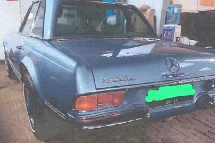 Mobil Mercy Habibie disita KPK terkait kasus korupsi Bank BJB (HukamaNews.com / KPK)