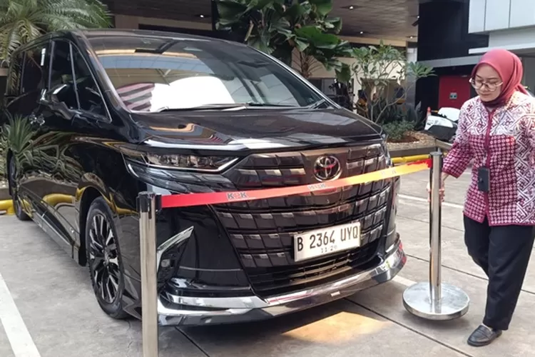 Tiga mobil mewah raib dari rumah dinas Noel usai OTT KPK. (HukamaNews.com / Rmol)