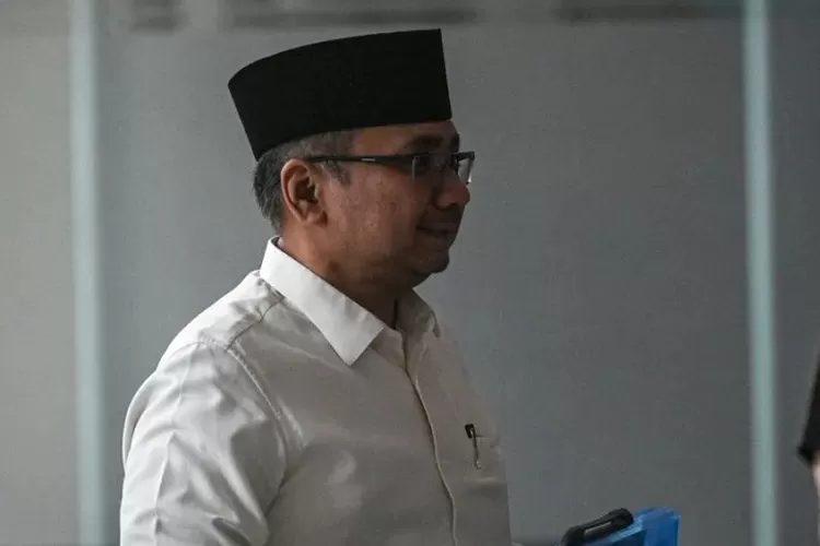 Mantan Menag Yaqut Cholil hadir di KPK jalani pemeriksaan kasus kuota haji. (HukamaNews.com / antara)