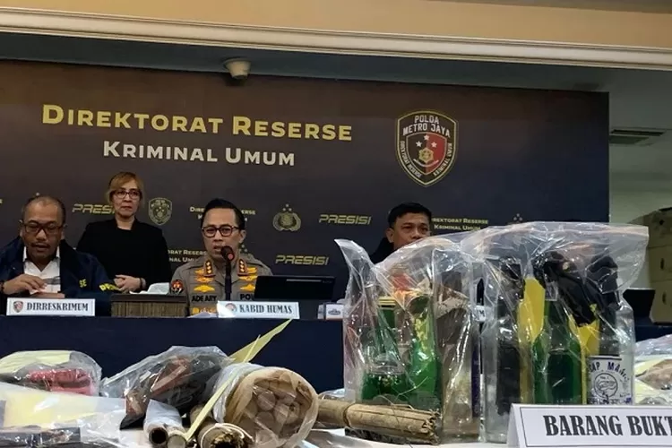 Polisi rilis kasus enam penghasut kerusuhan di Jakarta beserta barang bukti (HukamaNews.com / Antara)
