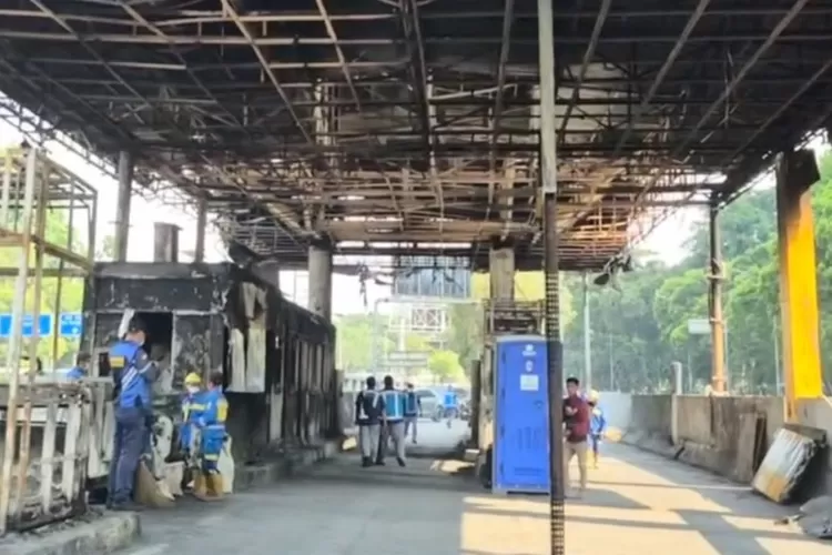 Biaya perbaikan gedung DPRD dan fasilitas umum akibat demo capai Rp900 miliar, pemerintah janji selesaikan cepat. (HukamaNews.com / Instagram @kementerianpu)