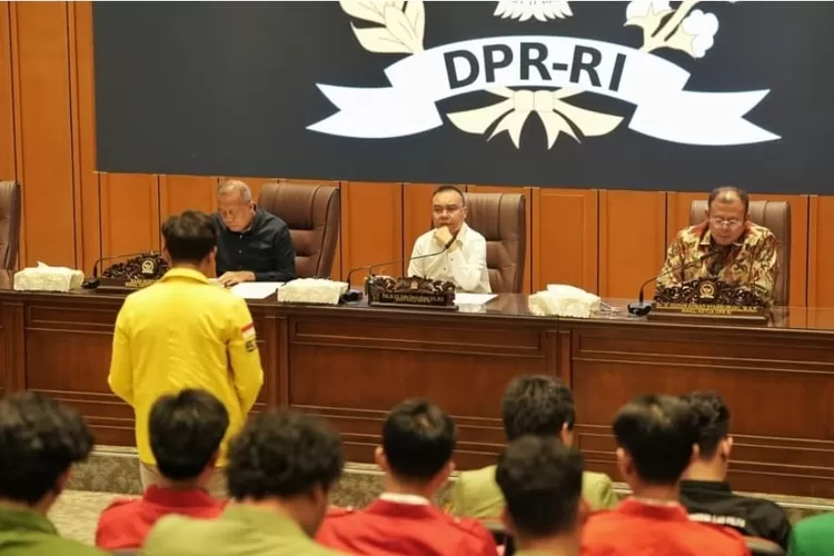Sufmi Dasco sampaikan permintaan maaf DPR kepada mahasiswa di Senayan. (HukamaNews.com / Instagram @sufmi_dasco)