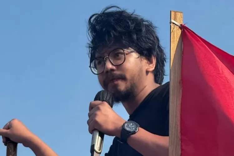 Influencer Indonesia, Ferry Irwandi yang kini dilaporkan Dansat Siber TNI ke Polda Metro terkait dugaan tindak pidana. 