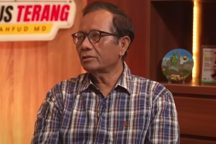 Eks Menko Polhukam Mahfud MD menilai Nadiem sosok yang bersih dari korupsi namun tak paham birokrasi. 