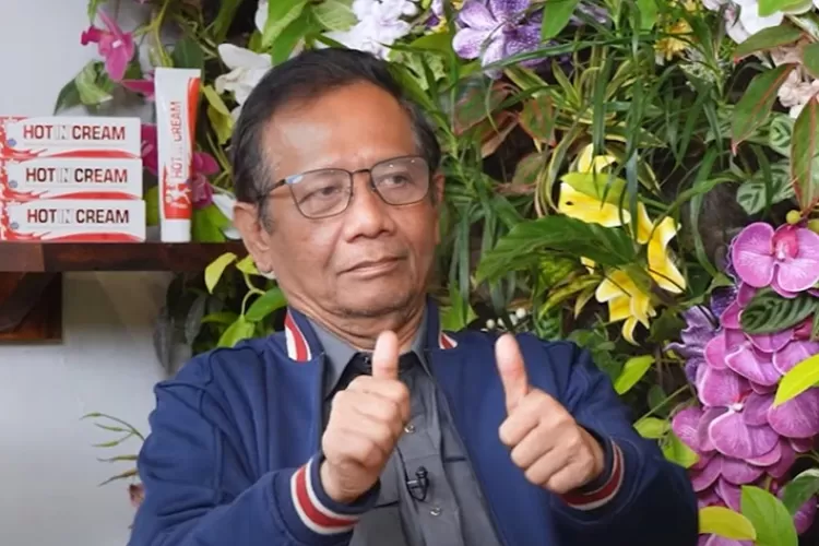 Mahfud MD dan Komjen Chryshnanda bahas kepercayaan publik terhadap Polri. (HukamaNews.com / YouTube)