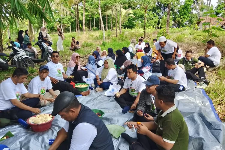Peserta Pelatihan Kader Lingkungan Muhammadiyah Setalah Kegiatan Out-class.