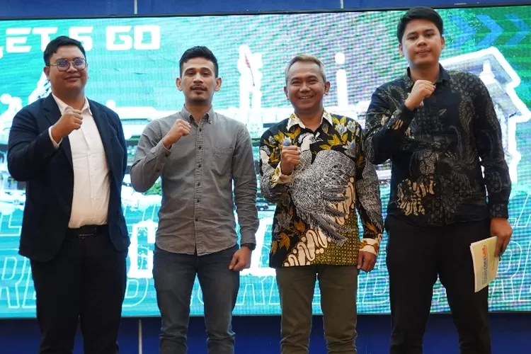 CEO Promedia Agus Sulistriyono (ketiga dari kiri) bersama Dosen Peneliti dan Akademisi Antropologi Sosial FISIP USU Yudhi R. Harahap (kedua dari kiri) dan Gubernur BEM FISIP USU Mahogra Yuda (paling kanan).&nbsp; (HukamaNews.com / (Dok.&nbsp;Promedia))