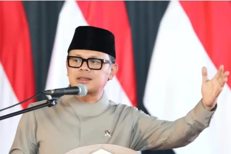 Wamendagri Bima Arya ingatkan aturan mutasi kepala sekolah. (HukamaNews.com / Instagram @bimaaryasugiarto)