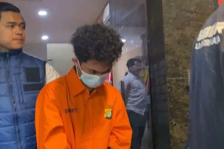 Polisi tangkap pemuda 22 tahun di Minahasa yang mengaku sebagai hacker Bjorka. (HukamaNews.com / Polda Metro Jaya)