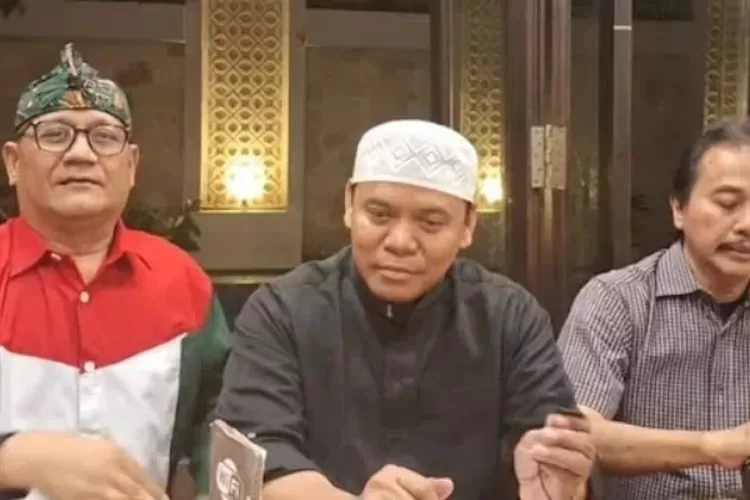 Pembubaran acara Roy Suryo di Malang oleh massa terkait isu ijazah Jokowi. (HukamaNews.com / Net)