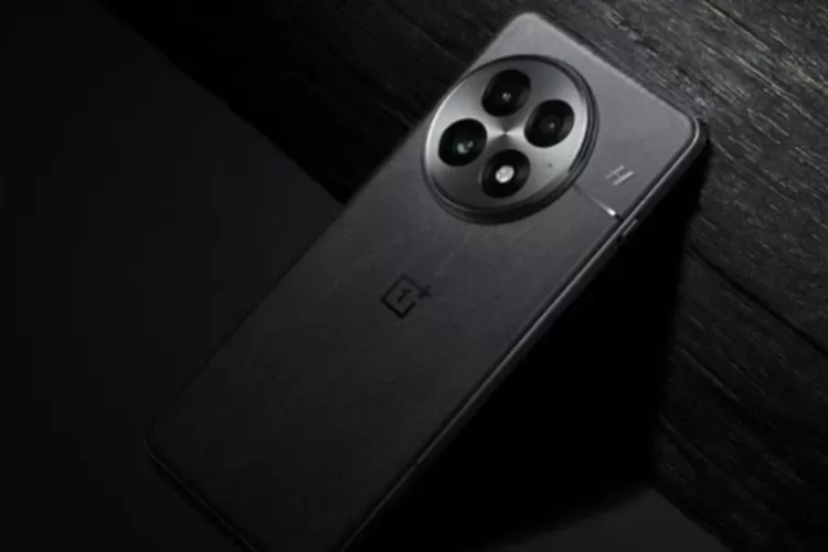 Render teaser OnePlus 15 dengan desain kamera baru menjelang debut globalnya. (HukamaNews.com / OnePlus)