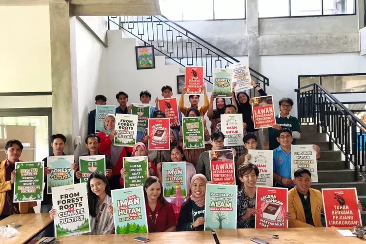 Peserta Pelatihan Keadilan Iklim untuk Pemuda Lintas Iman yang digelar di Rumah Gesit Gemawan, Pontianak, Kalimantan Barat, Jumat 10 Oktober 2025. Acara ini diikuti oleh 28 orang pemuda lintas iman, terdiri dari 4 orang perwakilan dari 7 kelompok agama/organisasi.