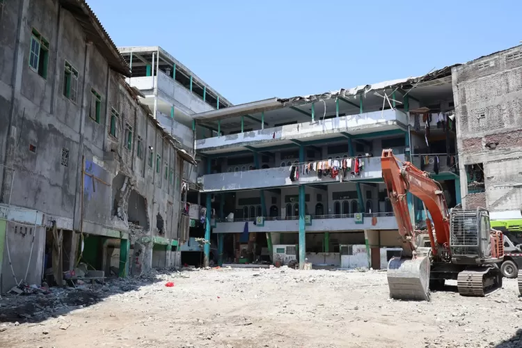 Bangunan Pondok Pesantren Al-Khoziny Sidoarjo pasca runtuh (HukamaNews.com / Dok&nbsp;BNPB)