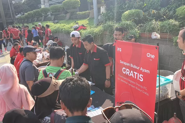Warga antusias ikuti One Fine Day IFG di Car Free Day Sudirman. (HukamaNews.com / IFG)