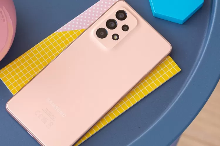 Tampilan One UI 8 di Samsung Galaxy A53 setelah pembaruan sistem terbaru. (HukamaNews.com / GSM Arena)
