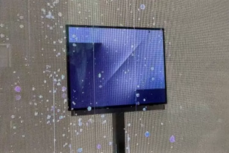 Prototipe ponsel lipat tiga layar Samsung di K-Tech Showcase 2025. (HukamaNews.com / samsung)