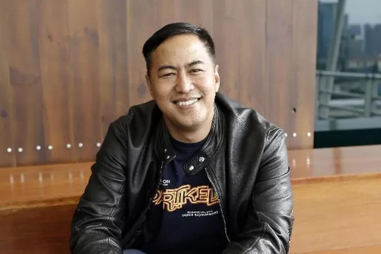 Pandji Pragiwaksono dipanggil DPR klarifikasi candaan Rambu Solo yang menuai reaksi masyarakat Toraja. (HukamaNews.com / Net)
