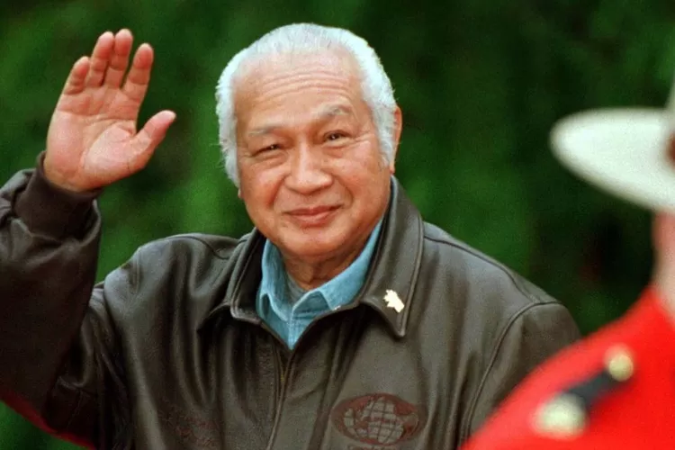 Presiden ke 2 RI HM Soeharto. Menjelang Hari Pahlawan, perbincangan mengenai layak tidaknya Soeharto dianugerahi gelar Pahlawan Nasional kembali mengemuka. 