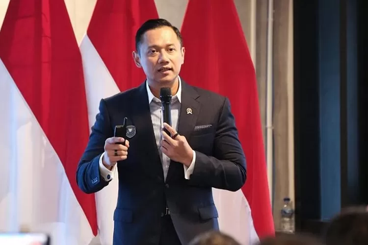 AHY mendukung pemberian gelar pahlawan nasional kepada Gus Dur dan Soeharto. (HukamaNews.com / Net)