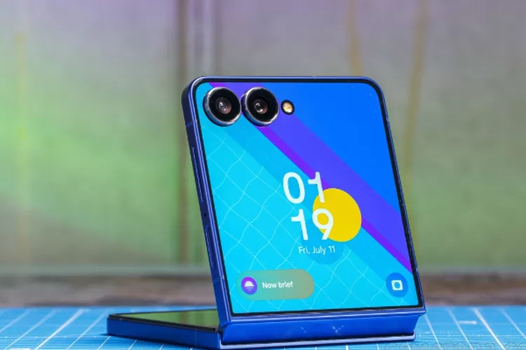 Desain ramping Samsung Galaxy Z Flip8 tampil elegan untuk pengguna stylish. (HukamaNews.com / Samsung)