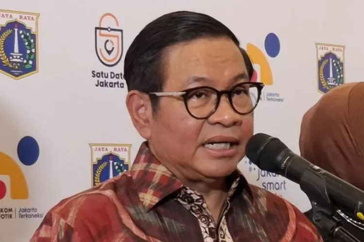 Gubernur DKI Jakarta Pramono Anung memberikan keterangan soal kasus ledakan di SMAN 72. (HukamaNews.com / Net)