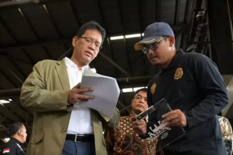 Menkeu Purbaya inspeksi Pelabuhan Tanjung Perak Surabaya temukan manipulasi harga barang impor. (HukamaNews.com / Tangkapan layar)