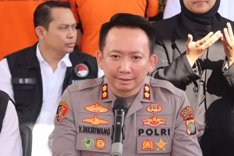 Kapolres Tangsel mengumumkan tersangka jaksa gadungan dengan senjata api ilegal. (HukamaNews.com / Antara)
