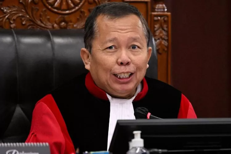 Hakim MK Arsul Sani menghadapi isu dugaan ijazah palsu di Bareskrim. (HukamaNews.com / Net)