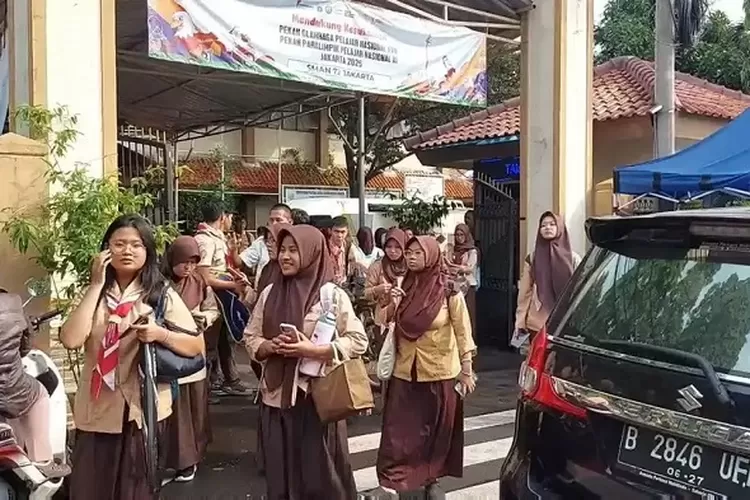 Suasana SMAN 72 pascaledakan saat aktivitas belajar kembali normal. (HukamaNews.com / Berita Satu)