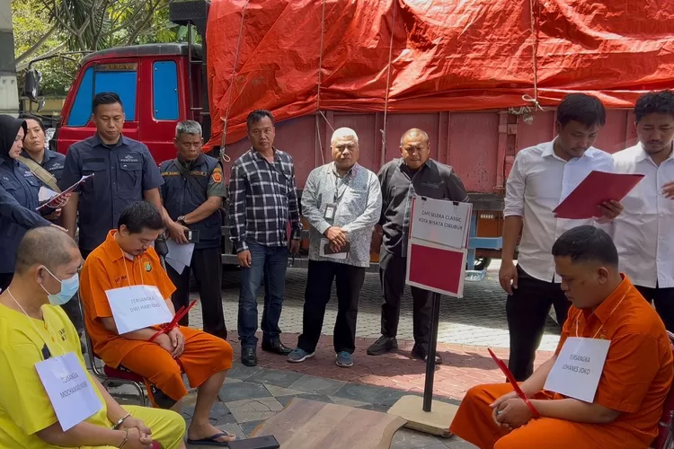 Rekonstruksi kasus penculikan Kacab BRI dengan 17 tersangka di Polda Metro Jaya. (HukamaNews.com / Dokumentasi TBN)