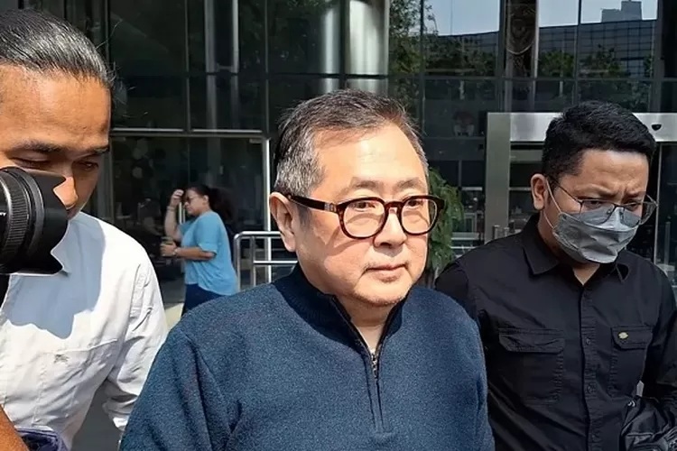 Penyidik KPK memeriksa saksi kasus korupsi bansos beras. (HukamaNews.com / Antara)