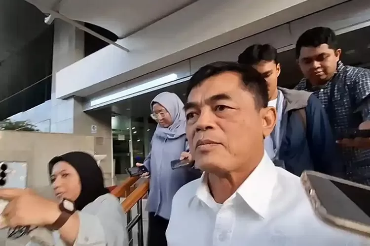 Dirjen Bea Cukai Djaka Budhi Utama saat rapat soal impor thrifting ilegal. (HukamaNews.com / Antara)