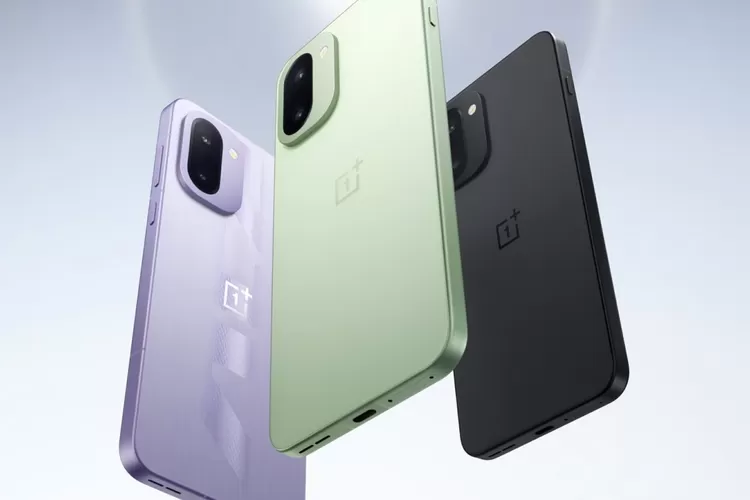 Tampilan OnePlus Ace 6T dengan desain metal dan layar AMOLED 165Hz. (HukamaNews.com / GSM Arena)