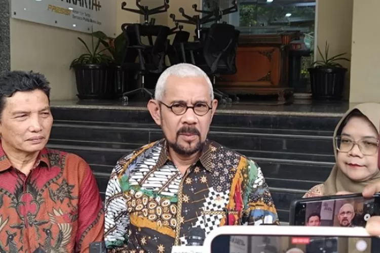 Kuasa hukum keluarga Arya Daru beri keterangan pers soal dugaan motif TPPO. (HukamaNews.com / Net)