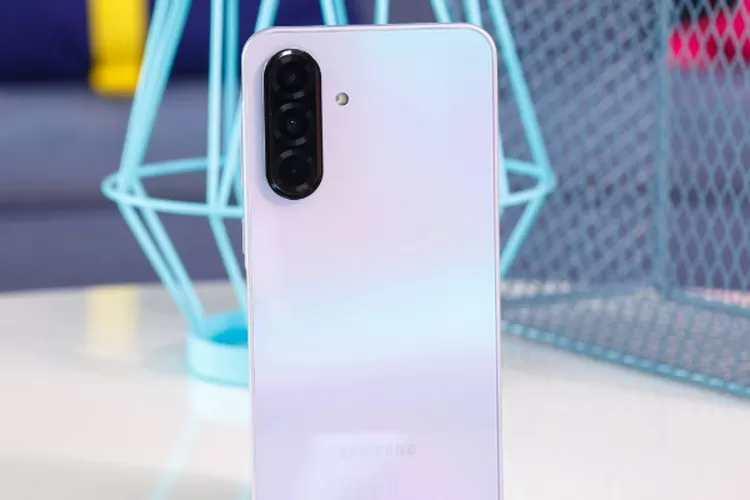 Samsung Galaxy A37 muncul di Geekbench dengan chip Exynos 1480 dan skor performa awal. (HukamaNews.com / Samsung)