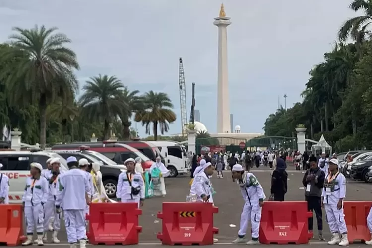 Kerumunan peserta Reuni Akbar 212 di kawasan Monas Jakarta. (HukamaNews.com / Berita Satu)