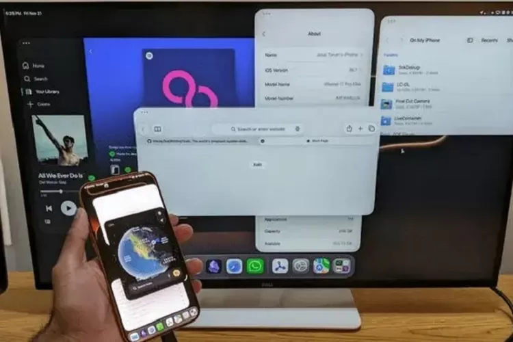 iPhone 17 Pro Max tersambung ke monitor dengan antarmuka mirip desktop. (HukamaNews.com / Jagat Review)