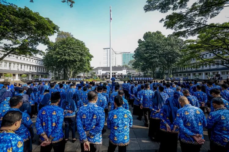 Ilustrasi PPPK menerima tunjangan sesuai aturan pemerintah. (HukamaNews.com / Humas Bandung)
