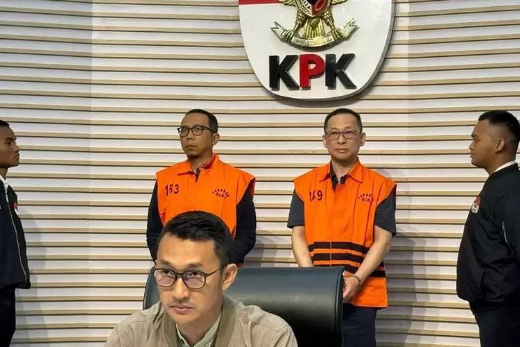 Dua tersangka baru korupsi proyek kereta api Medan ditampilkan KPK di Jakarta. (HukamaNews.com / Berita satu)