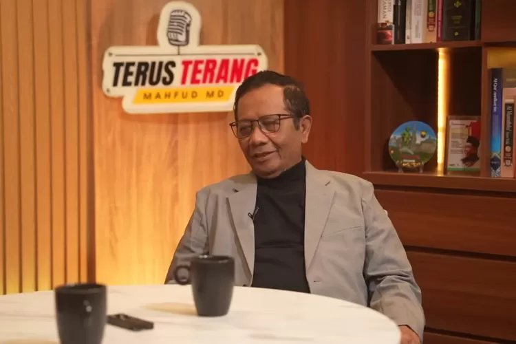 Mahfud MD menyoroti bencana Sumatera dan pentingnya Anti-SLAPP untuk lindungi aktivis. (HukamaNews.com / Tangkapan layar Youtube  Mahfud&nbsp;MD&nbsp;Official)