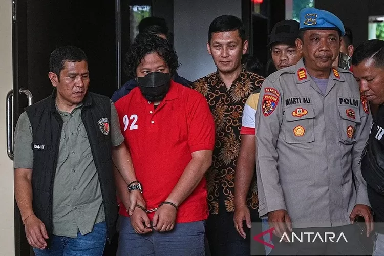 Konferensi pers polisi terkait penetapan tersangka kebakaran Terra Drone. (HukamaNews.cpom / Antara)