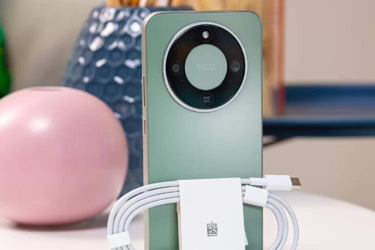 Honor Magic8 Lite dengan perbandingan kapasitas baterai versi Eropa dan Amerika Latin. (HukamaNews.com / GSM Arena)